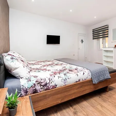 Apartment Ana *