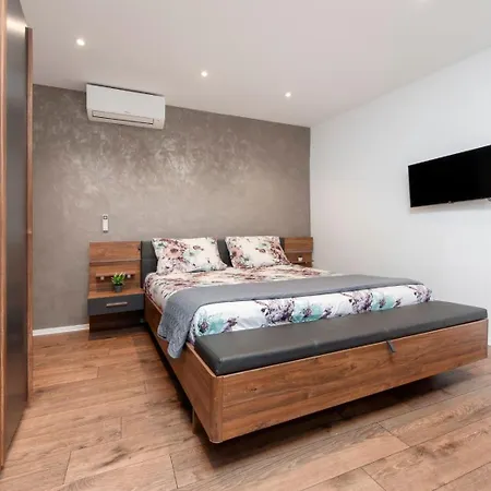 Apartment Ana *